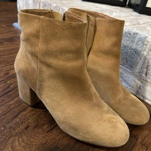 Size 7.5 Medium Splendid Daniella Block Heel Bootie (Women) in Oat Suede